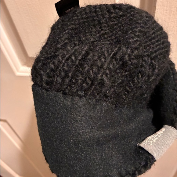 The North Face Charcoal Cable Knit Beanie - Picture 4 of 12